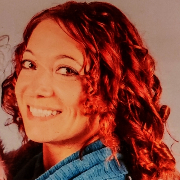 Meet your Posher, Candice - Picture 2 of 3